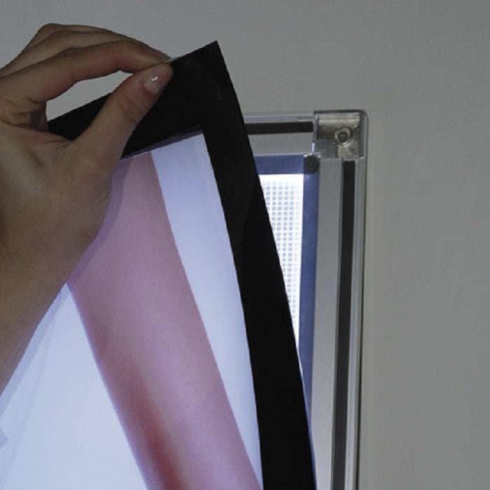 LED Leuchtrahmen mit Magnetverschluss Lumo DIN A1 - modularedisplays.com