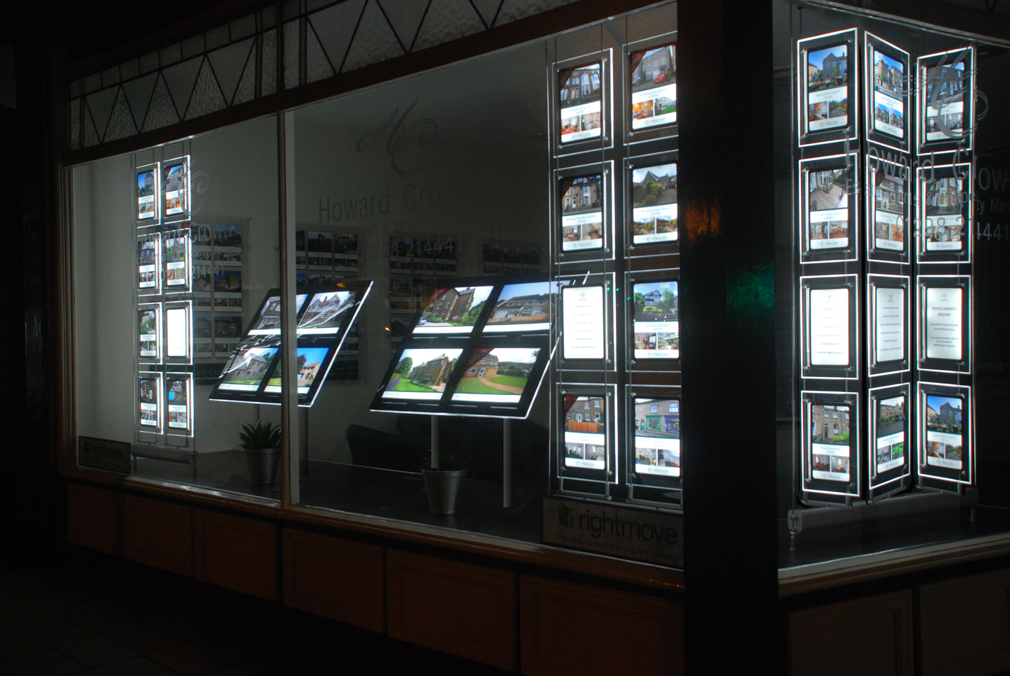 LED Schaufenster Display drehbar 8 x DINA4 - modularedisplays.com