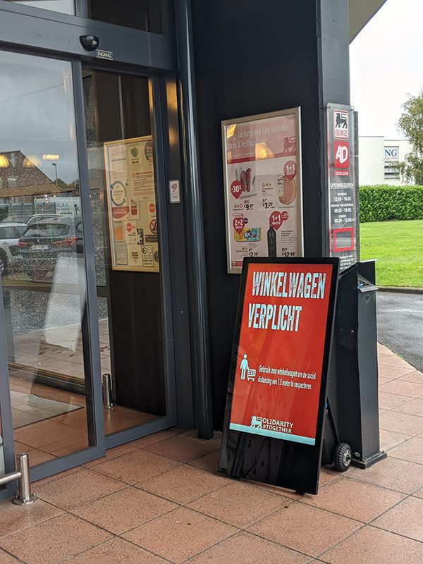 Digitaler Kundenstopper 43zoll mit Akku, für Innen- und Außenbereich 400 - 1500cd/m² mieten