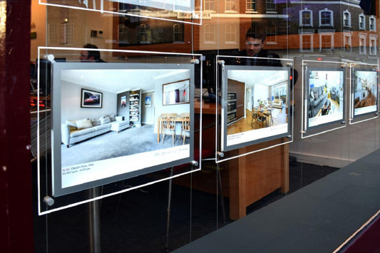 Led Acryl-Postertaschen Querformat 3 x DIN A3 mit frontaler Befestigung - modularedisplays.com