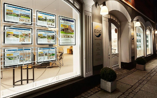 LED Acryltaschen 3x DIN A4 mit seitlicher Befestigung - modularedisplays.com