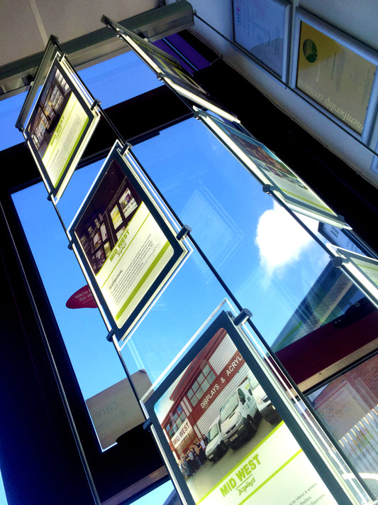 LED Schaufenster Display drehbar 8 x DINA4 - modularedisplays.com